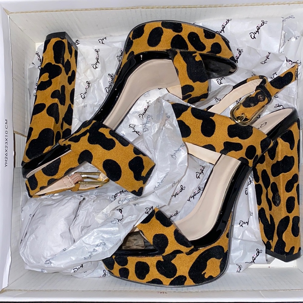 Qupid Dearly Camel/Black Leopard Suede Print Platforms 5 1/2